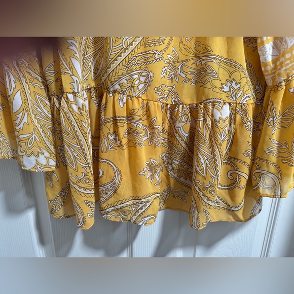Solo Jeans - New York & Co. Yellow Paisley Blouse / Size Large NWT - Picture 8 of 13